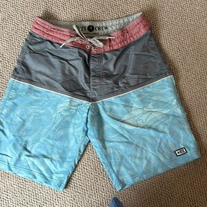 Salty crew board shirts excellent condition